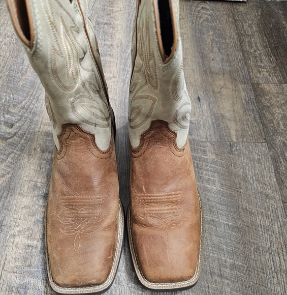 Justin Cowboy Boots - Picture 2 of 5